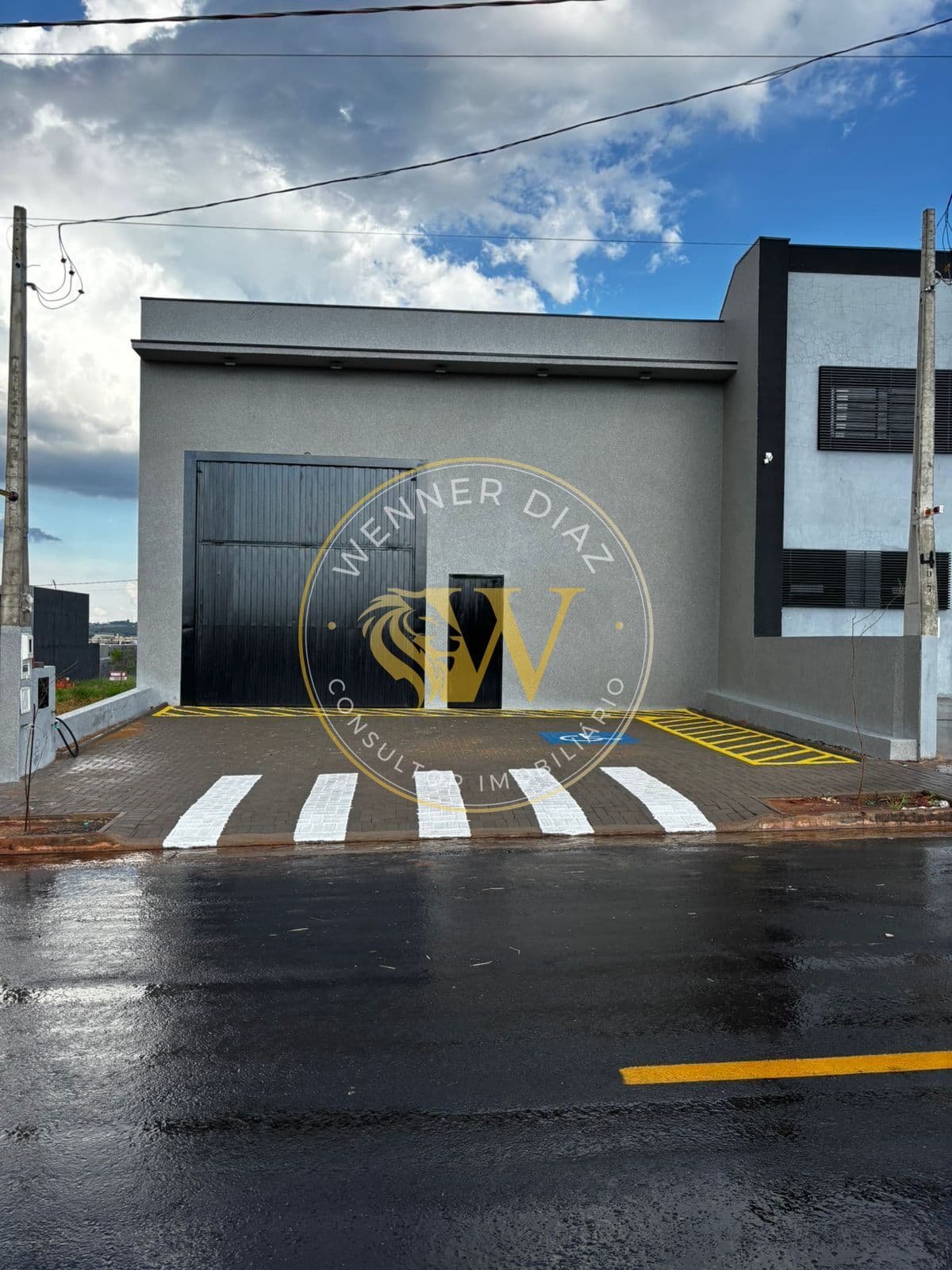 SALÃO COMERCIAL 155m² – MEZANINO – ACABAMENTO DE PRIMEIRA – R$ 4.200/MÊS