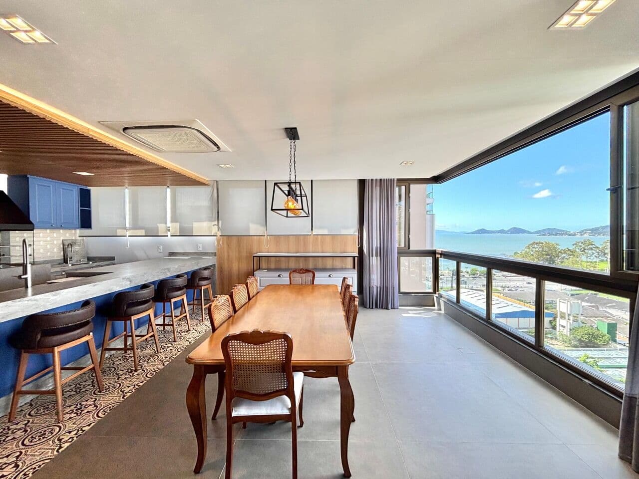 Amplo apartamento duplex com vista Beira Mar Norte