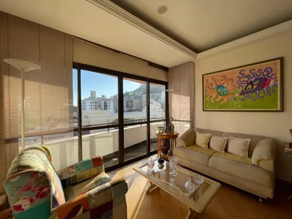 Amplo apartamento no Centro de Florianópolis