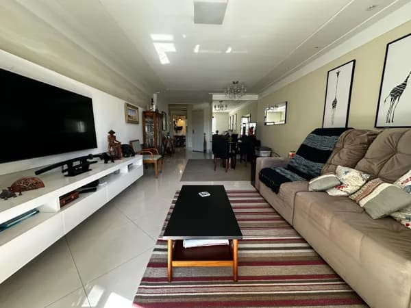 Amplo apartamento reformado