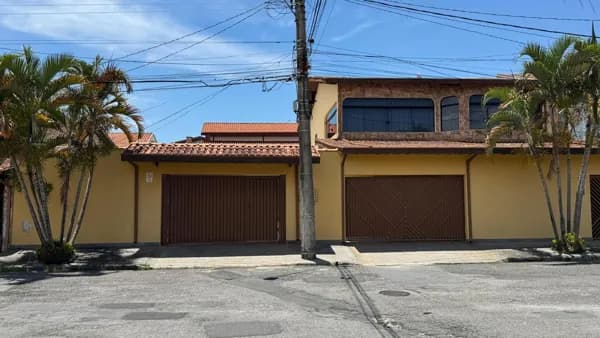 Casa Alto Padrão em Parque São Cristóvão, Taubaté/SP