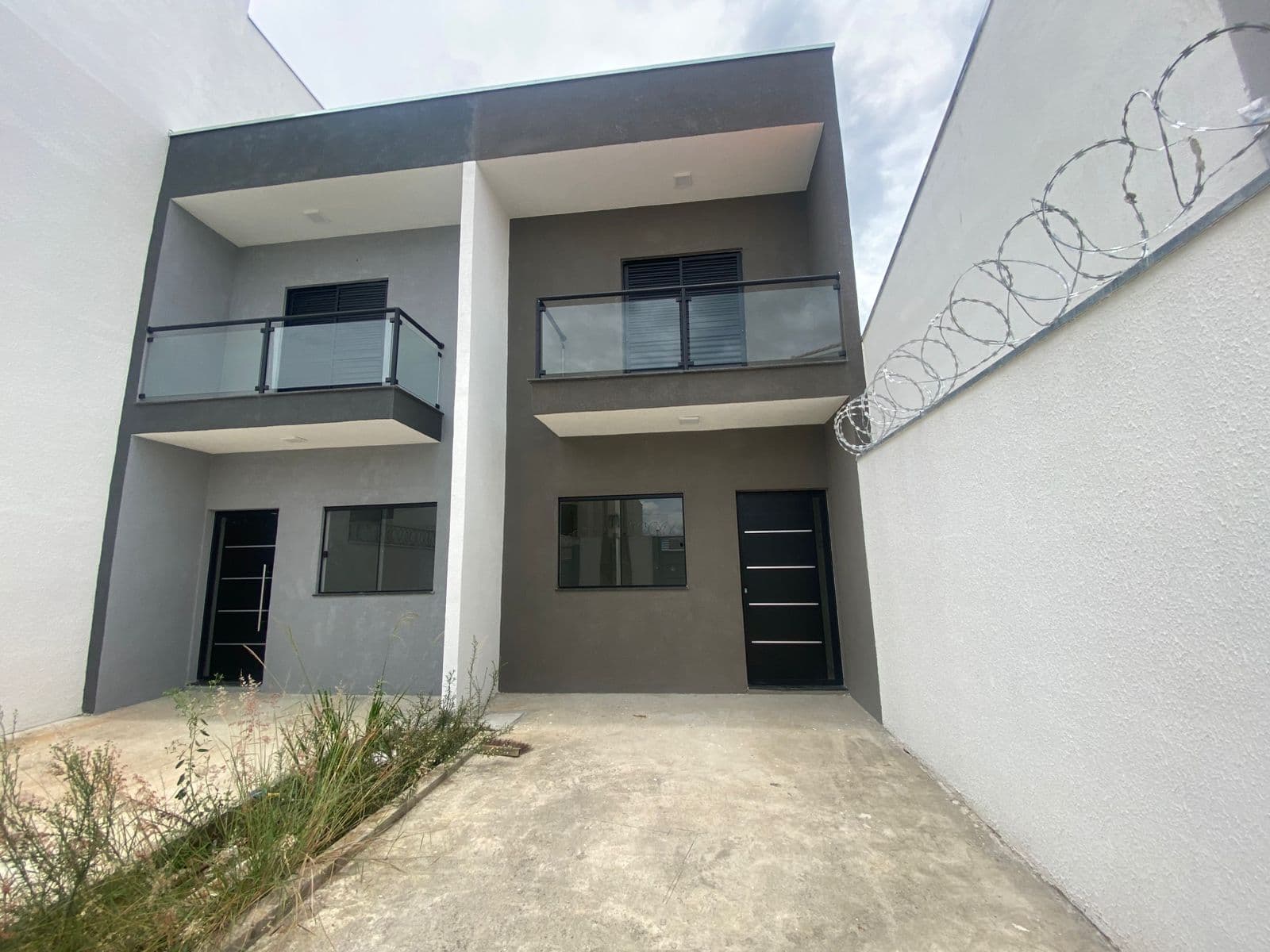 Casa Sobrado em Loteamento Residencial e Comercial Flamboyant, Pindamonhangaba/SP