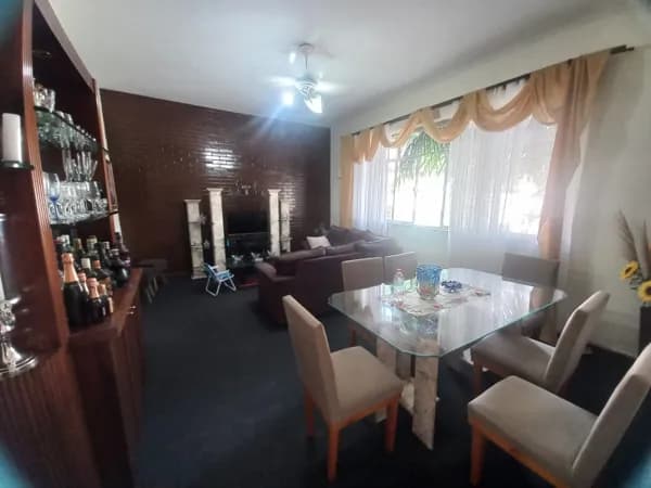 MARAVILHOSA CASA COM PISCINA