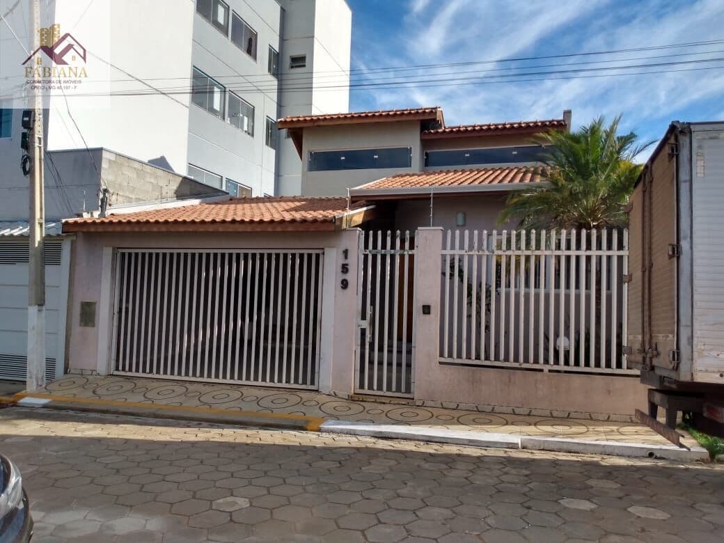 Casa Alto Padrão no Centro de Piranguinho/MG
