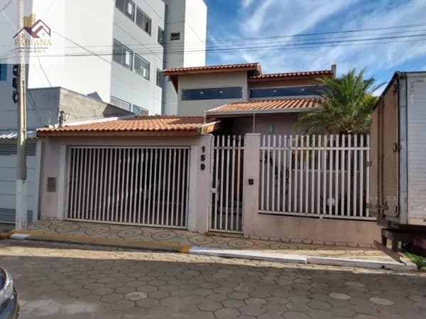 Casa Alto Padrão no Centro de Piranguinho/MG
