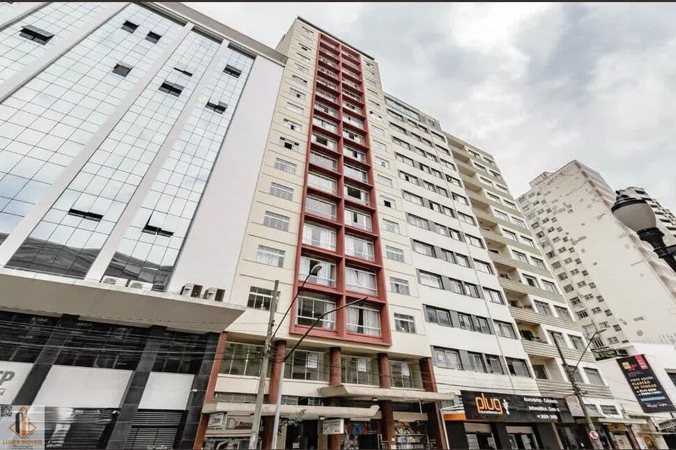 Apartamento 1 dorm. mobiliado venda Ed. Ambassador Centro Curitiba