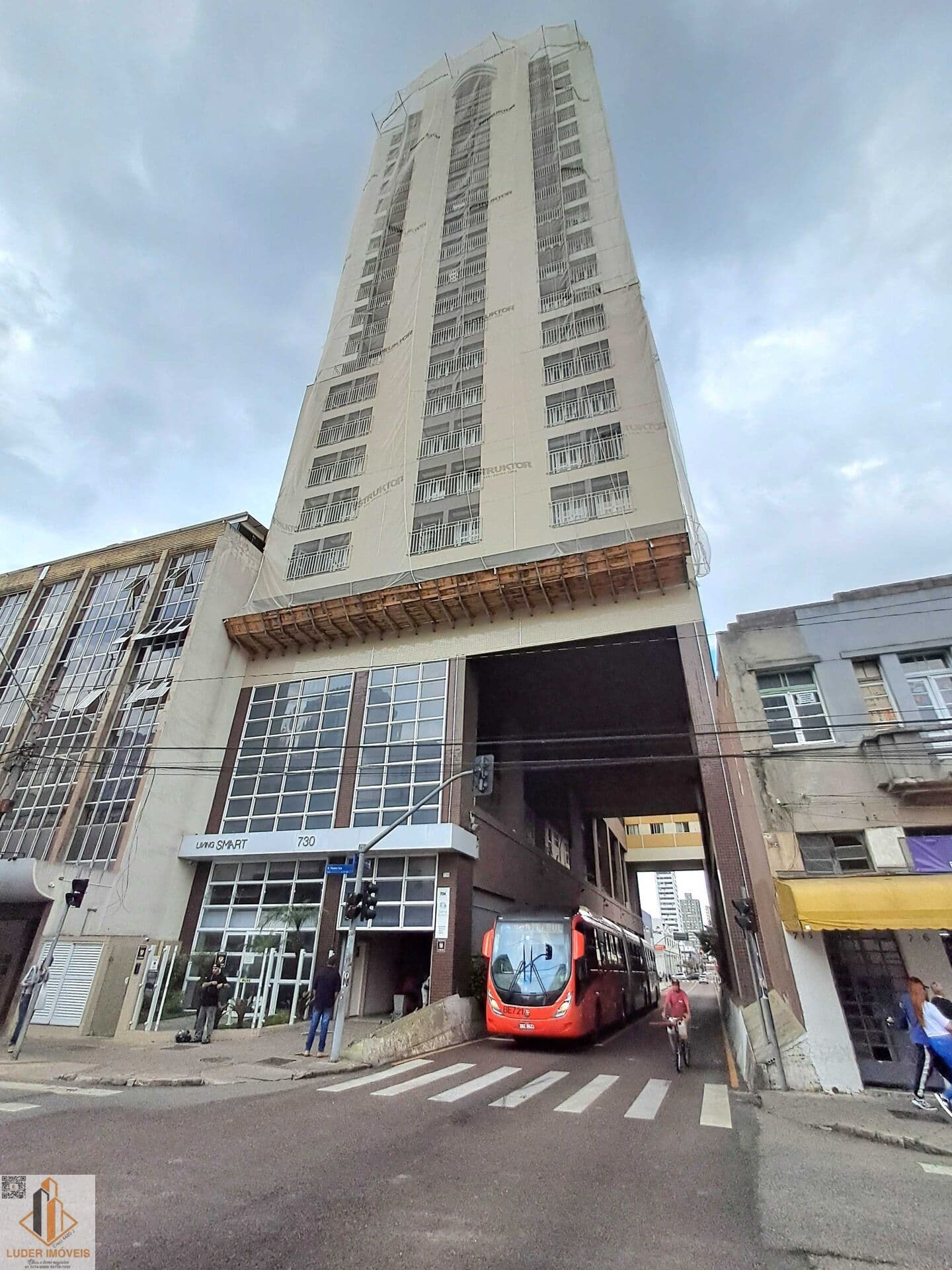 Apartamento Studio Ed. Living Smart Centro de Curitiba.