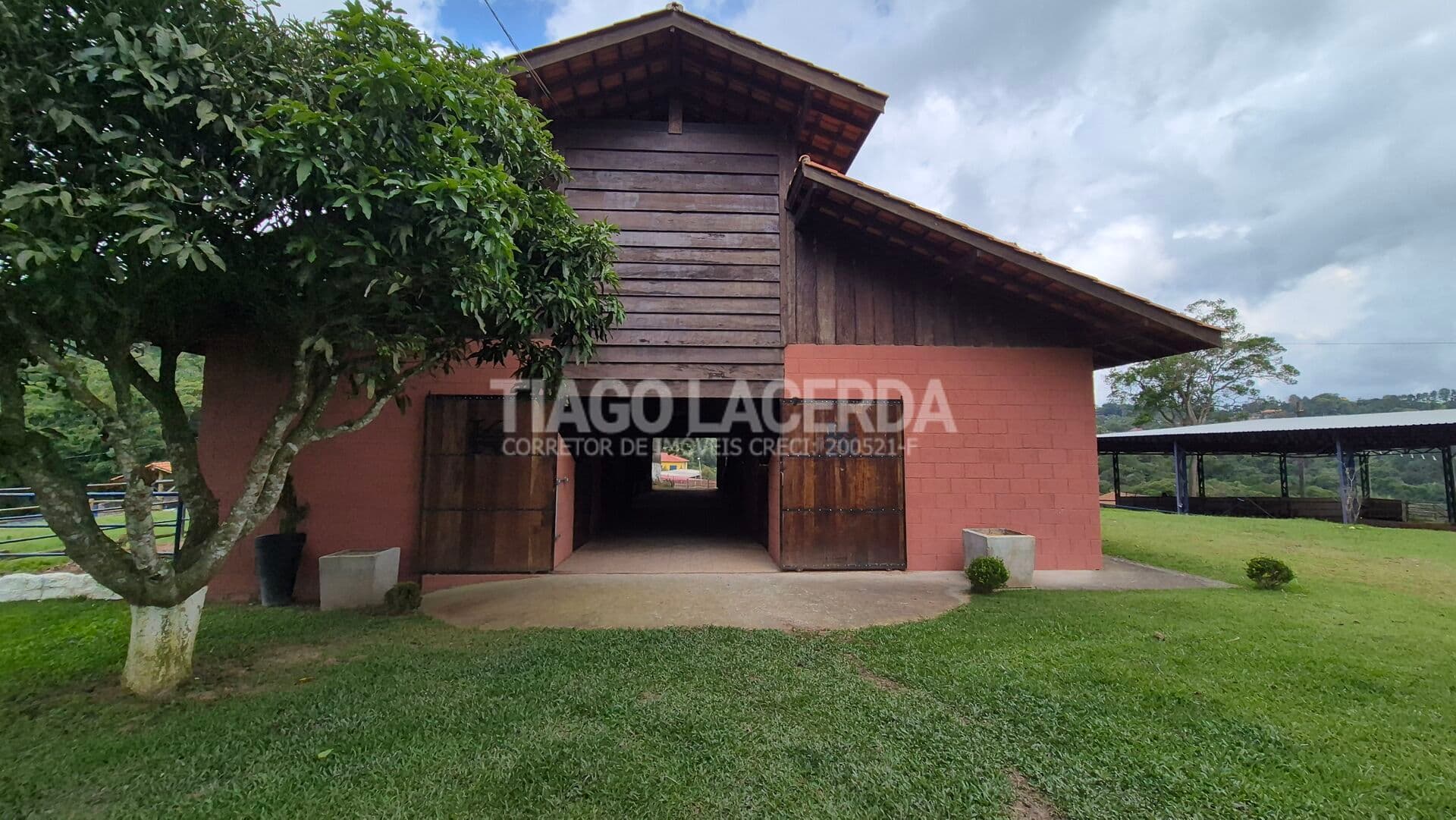 HARAS COMPLETO EM COTIA/SP – ESTRUTURA PRONTA PARA USO