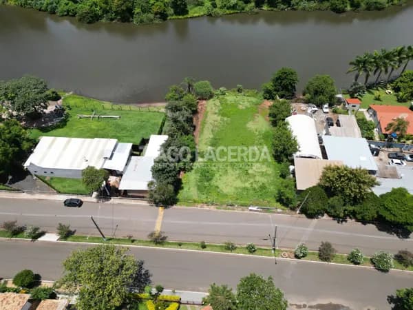 Terreno Comercial à Venda em Holambra com Fundo para o Lago do Holandês
