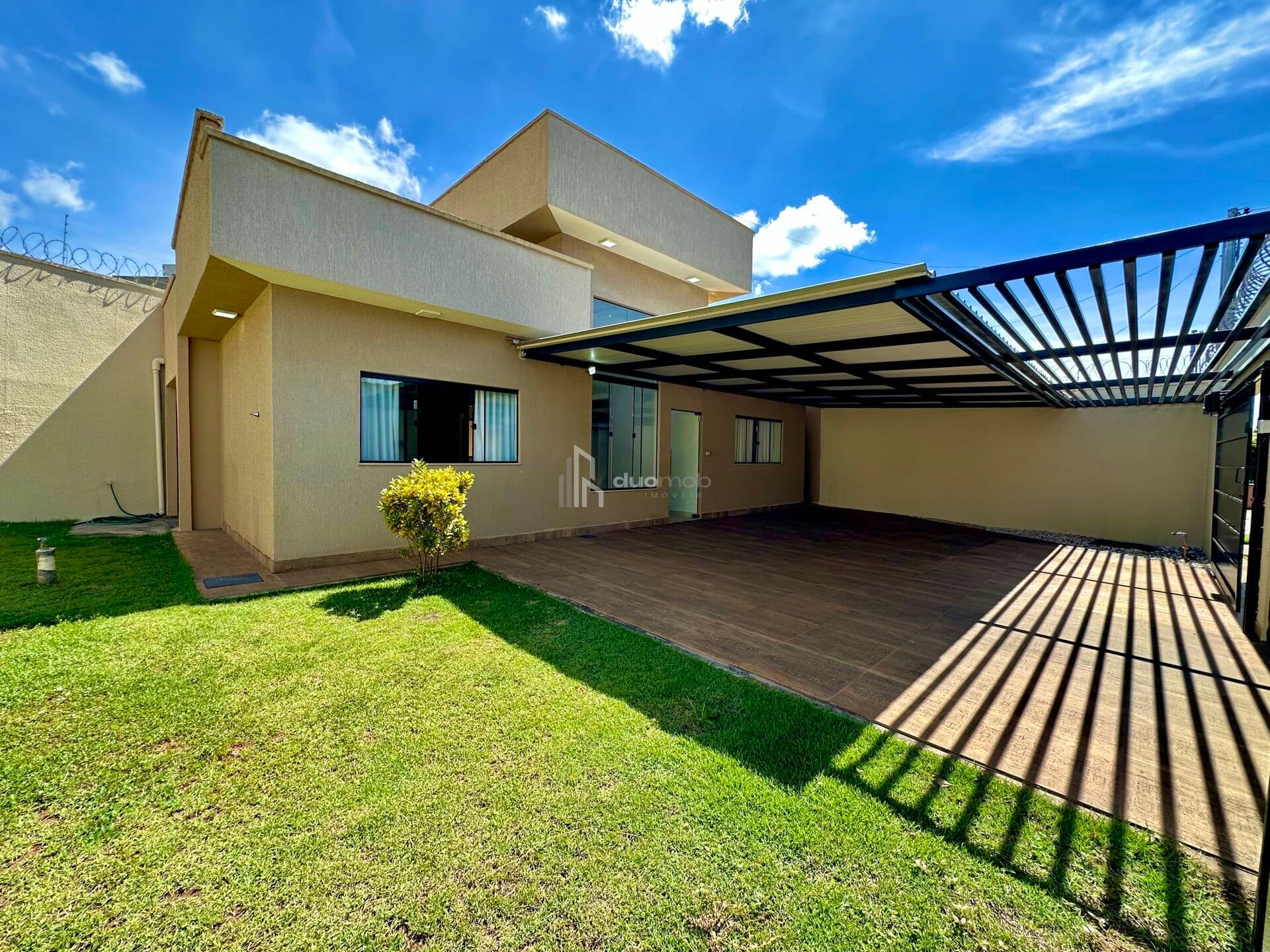 Casa de Esquina com Quintal Amplo na Vila Regina em Goiânia