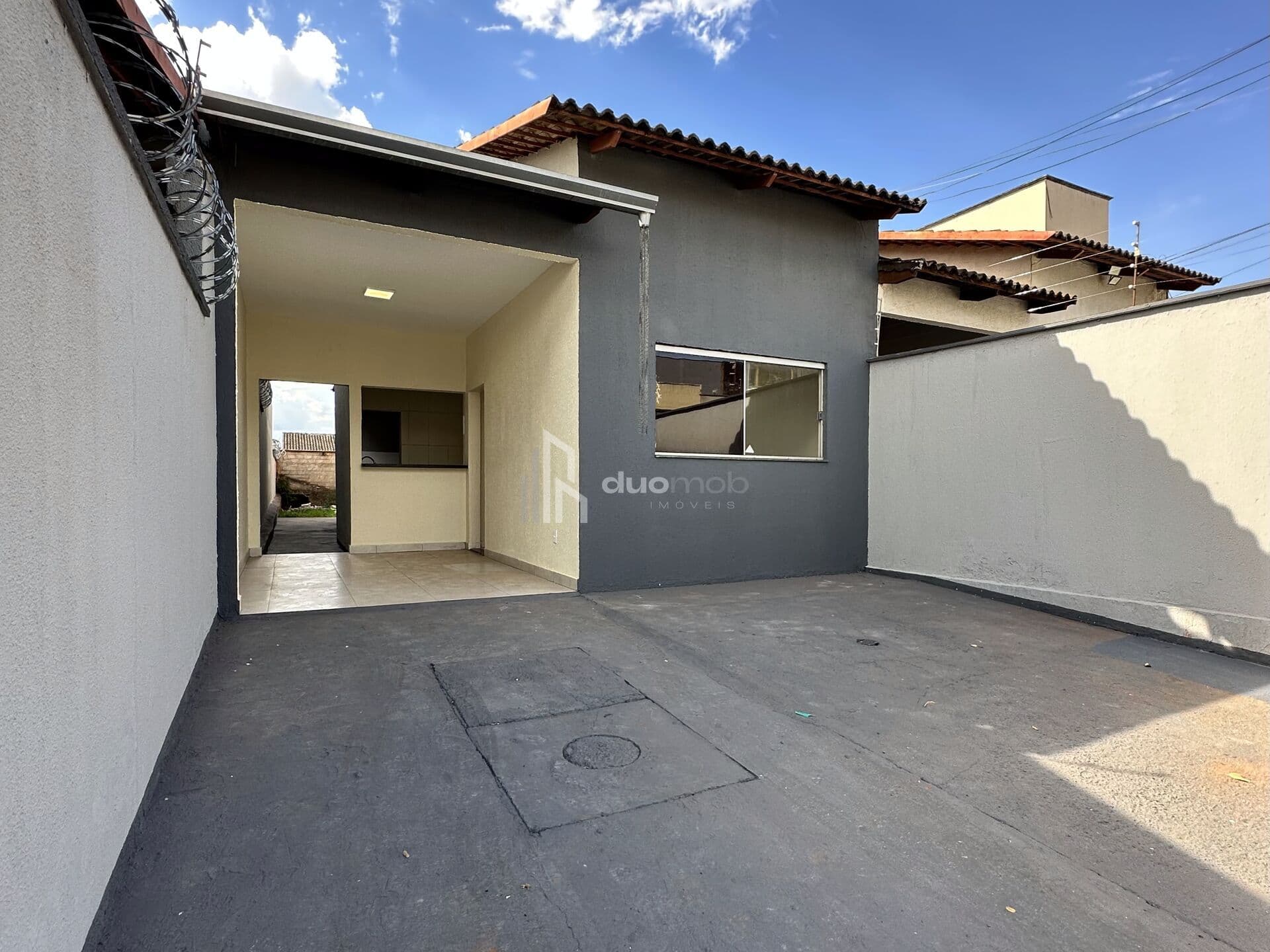 Casa 2 Quartos Suite Com Quintal | Próximo ao Portal Shopping | Goiânia