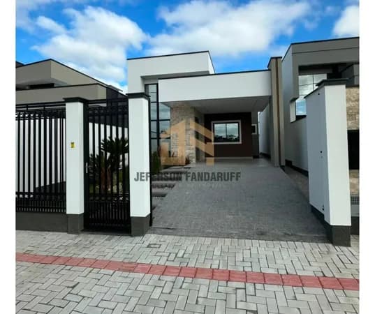🏡 Casa de Alto Padrão à Venda no Centro de Canelinha