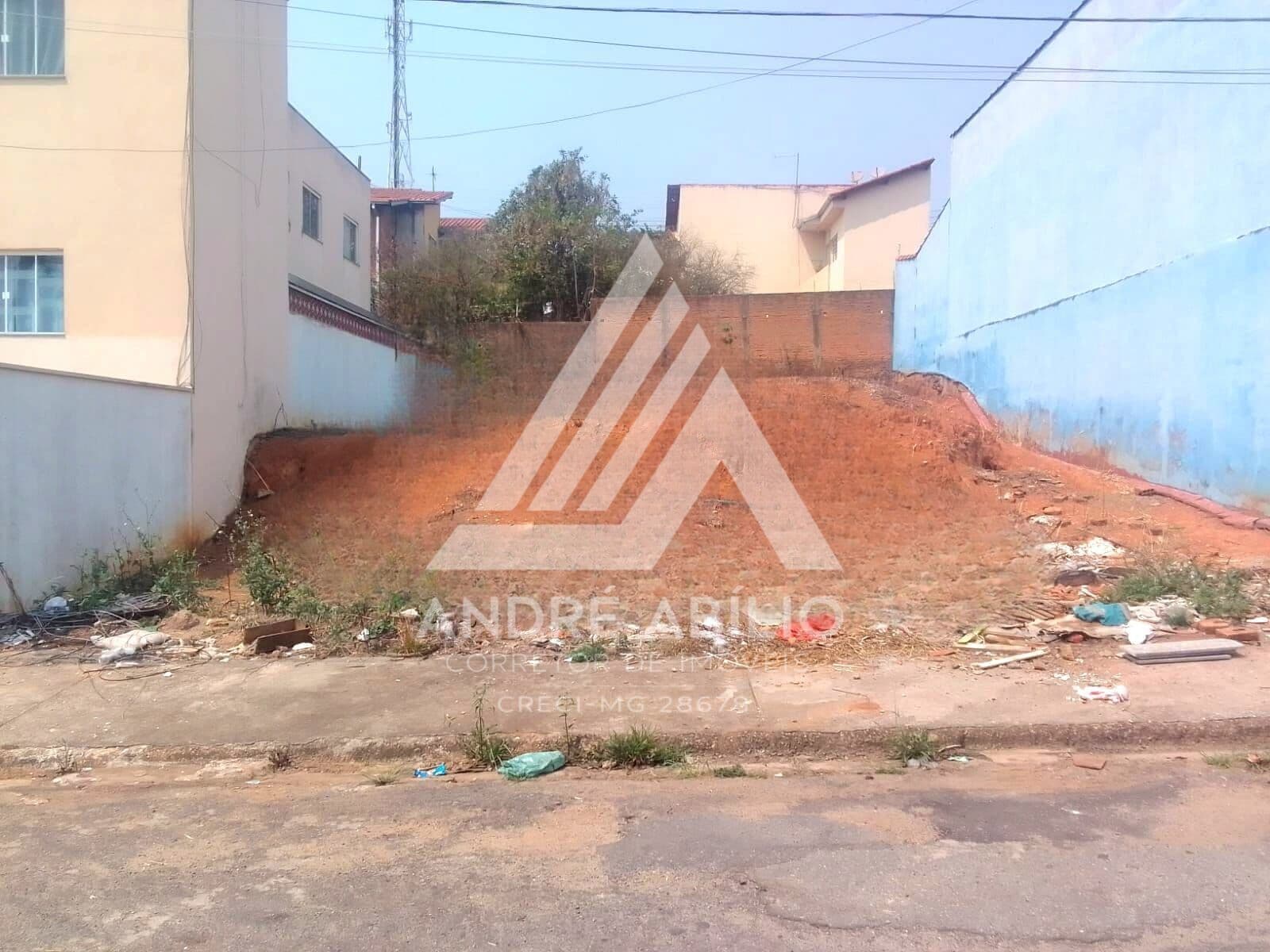 Lote/Terreno em Pouso Alegre - Jardim Canadá