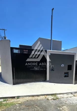 Casa no Jardim Canadá, com 3 quartos sendo 1 suíte!!