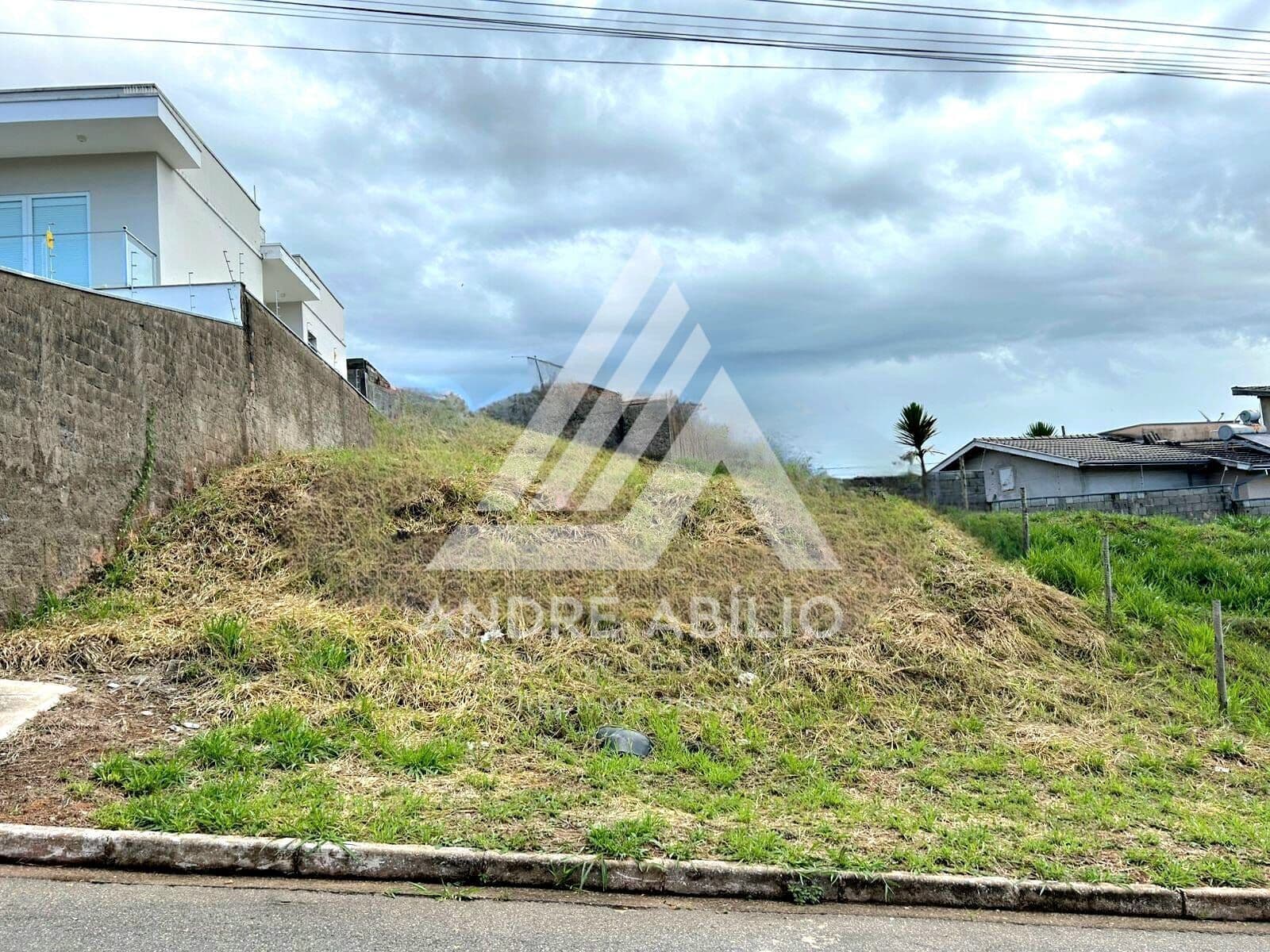 Terreno Lote no Colinas de Santa Bárbara em Pouso Alegre/MG