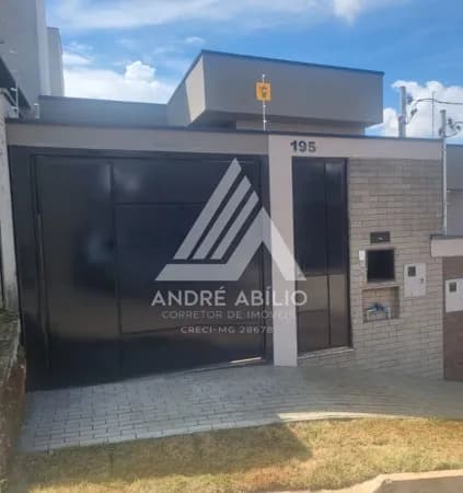 Casa linda com 3 quartos, sendo 1 suíte, no Parque Real!!