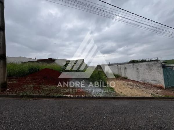 Lote/Terreno em Pouso Alegre - Parque Real