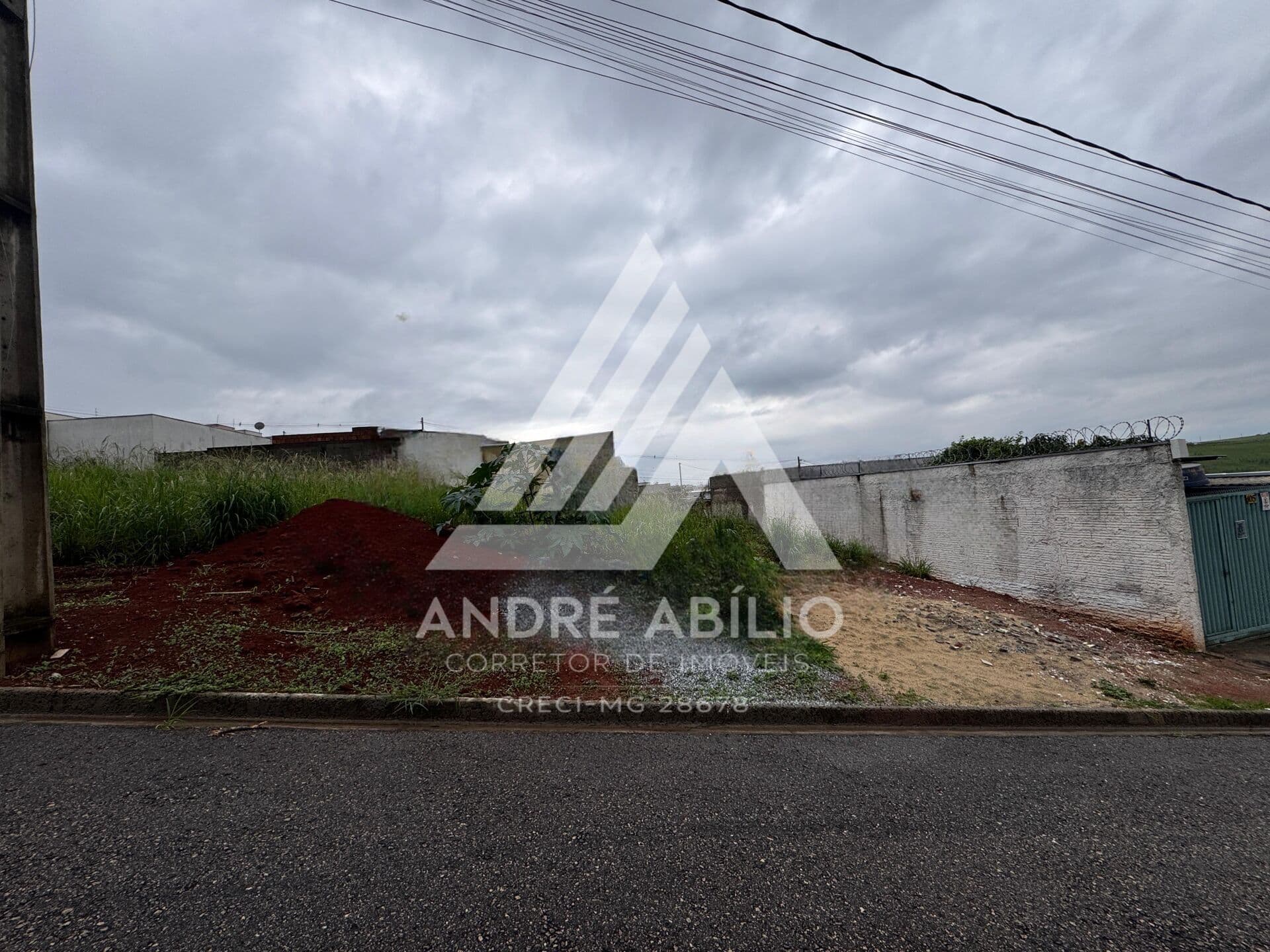 Lote/Terreno em Pouso Alegre - Parque Real