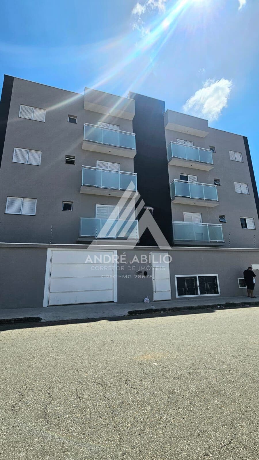 Apartamento lindo com sacada, no Foch !!