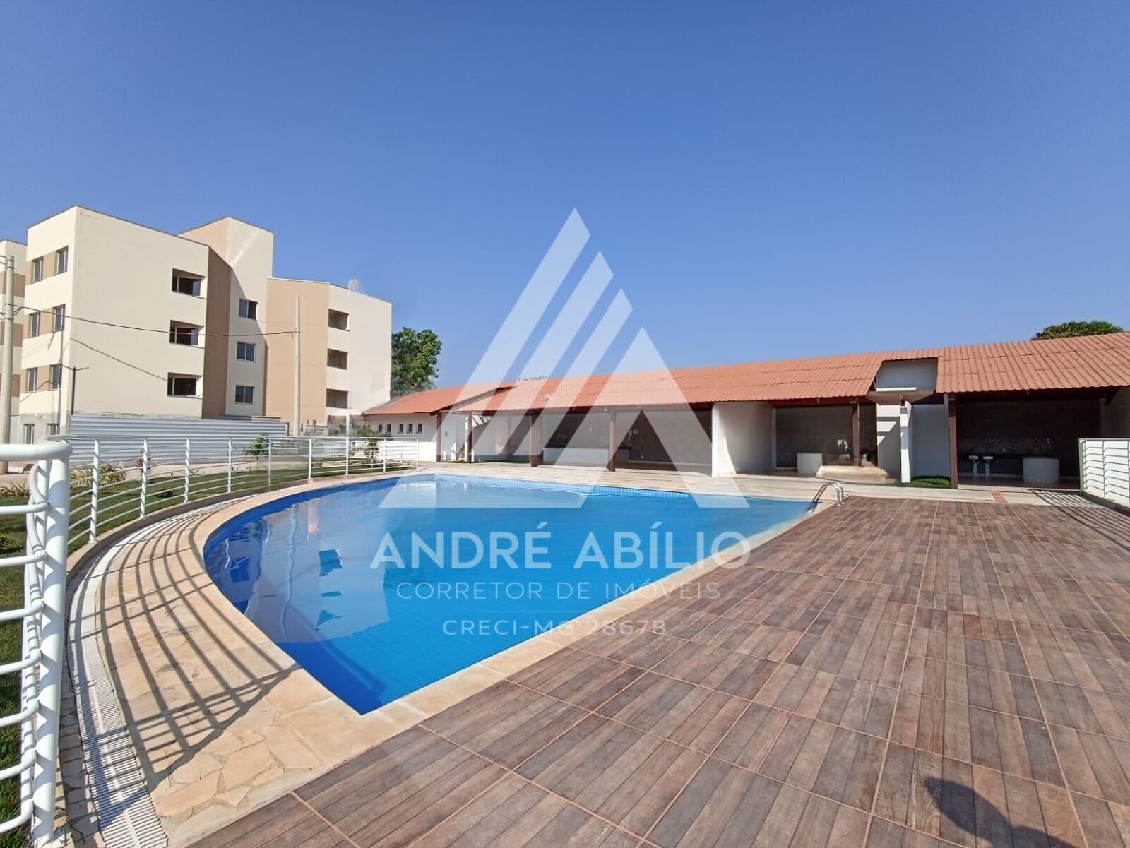 Apartamento com 2 dormitórios à venda, com quintal - Jardim Ipê - Pouso Alegre/MG