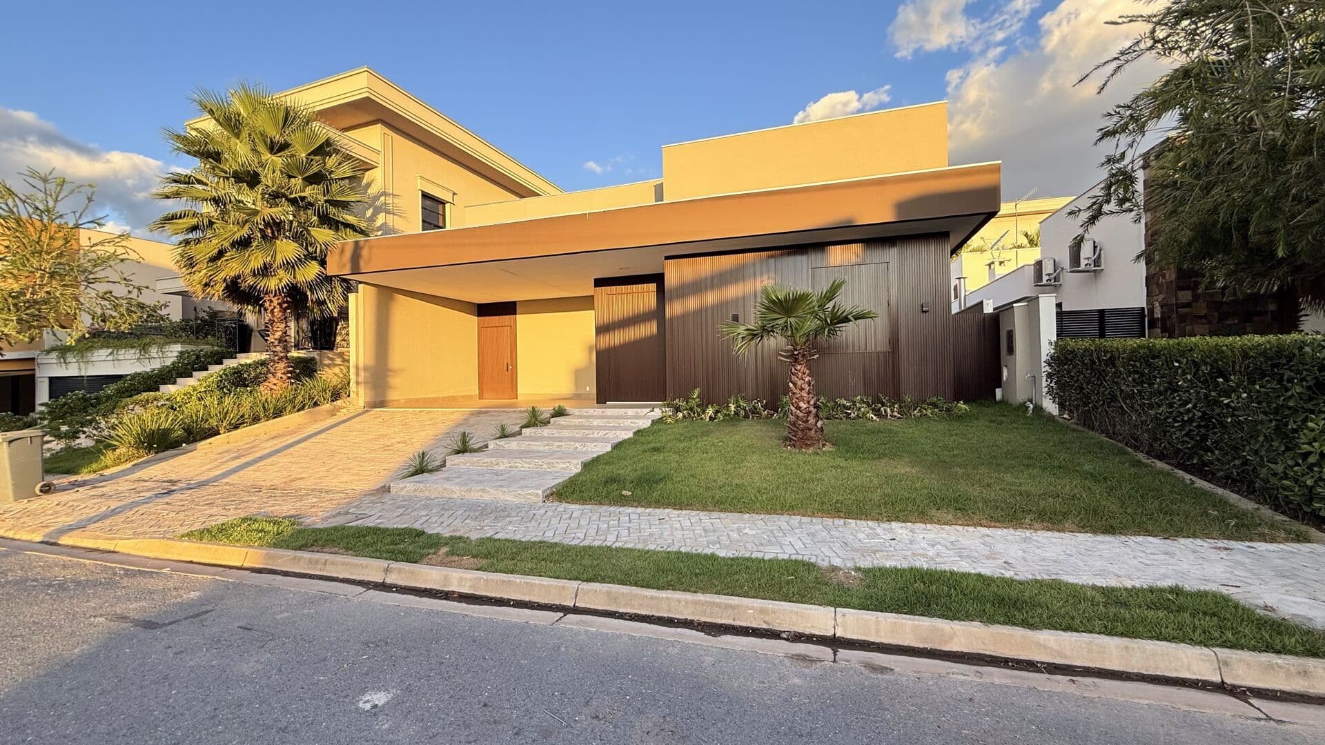 Casa Térrea Moderna no Villa Jardim | 300 m² | Piscina e Gourmet Integrado