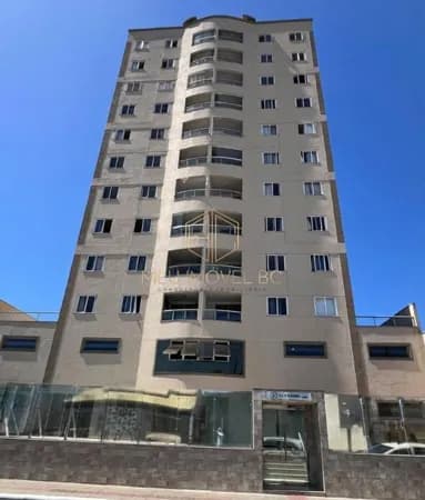 Apartamento com 2 dormitórios sendo 1 suite, no residencial estoril no bairro São Judas Itajaí.
