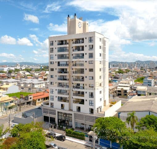 Apartamento com 2 dormitórios sendo 1 suite, no edifício Santa Maria em Itajaí.