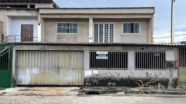 Sobrado à venda na Q. 110 – Recanto das Emas