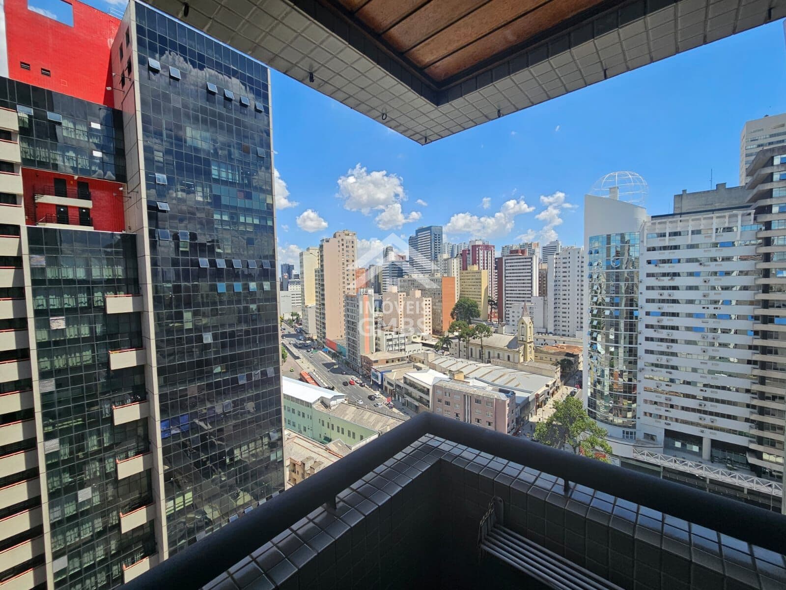 🏙️ Apartamento moderno à venda no Centro de Curitiba – Excelente localização!