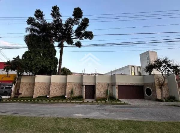 Casa de alto padrão à venda