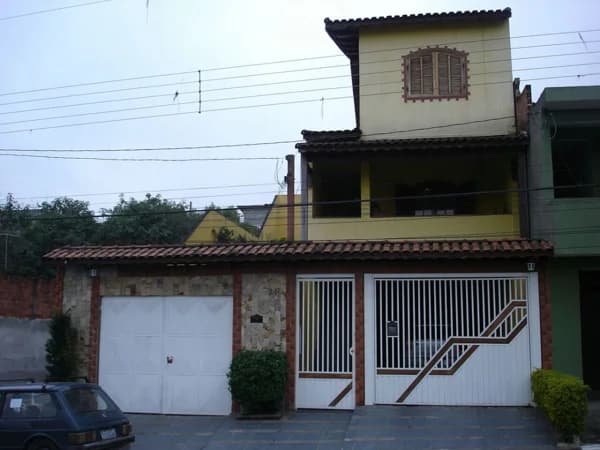 Sobrado Padrão para Venda em Centro Arujá-SP