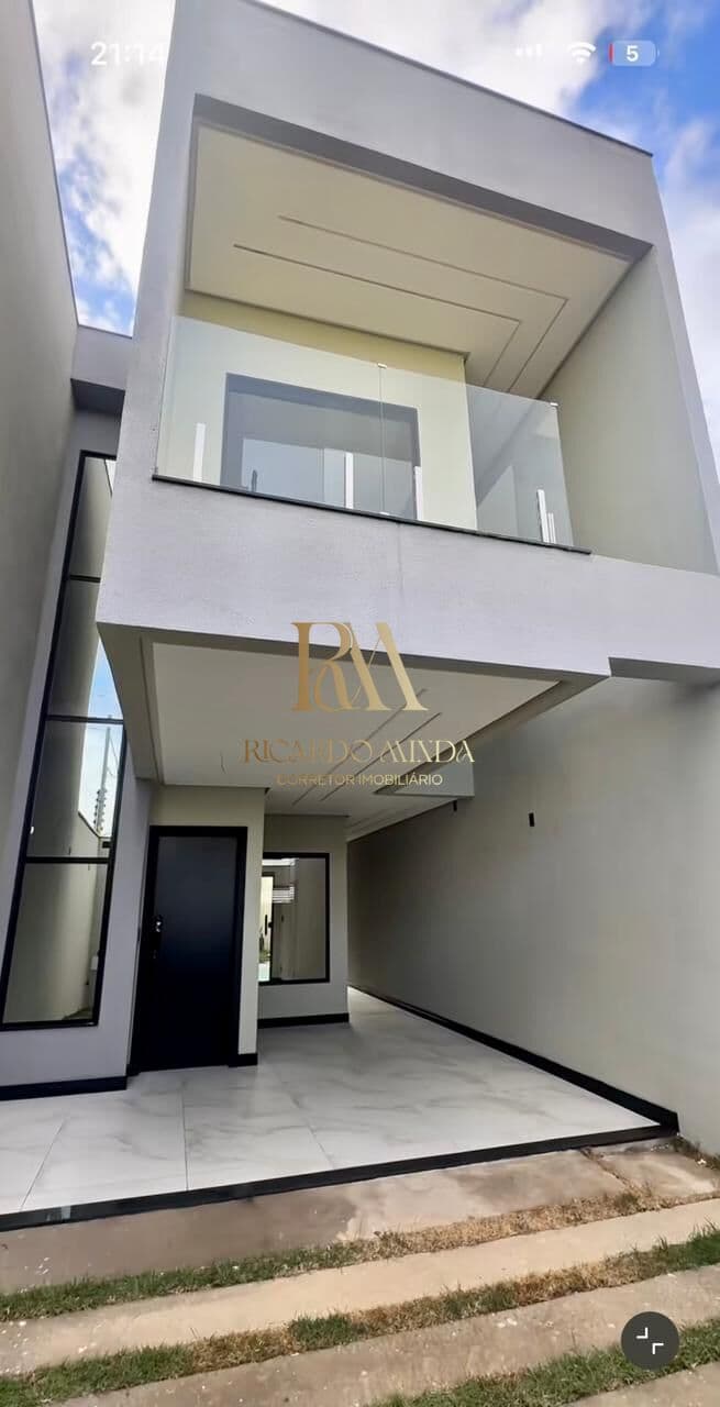 Casa Duplex Alto Padrão toda no porcelanato com fino acabamento-3 Quartos amplos, suíte, piscina, sauna,churrasqueira, 2 vagas de garagens, 140m²