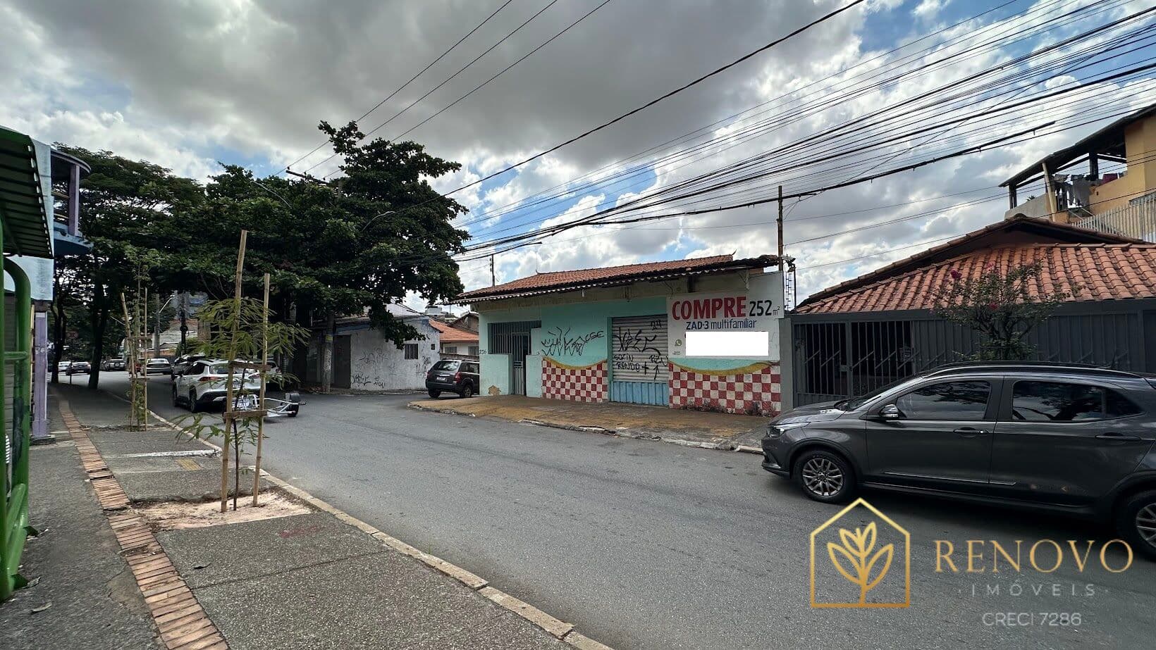 Casa com lote de 252 m² na Av. João Cesar de Oliveira Eldorado Contagem/MG