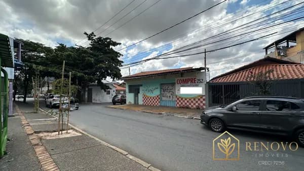 Casa com lote de 252 m² na Av. João Cesar de Oliveira Eldorado Contagem/MG