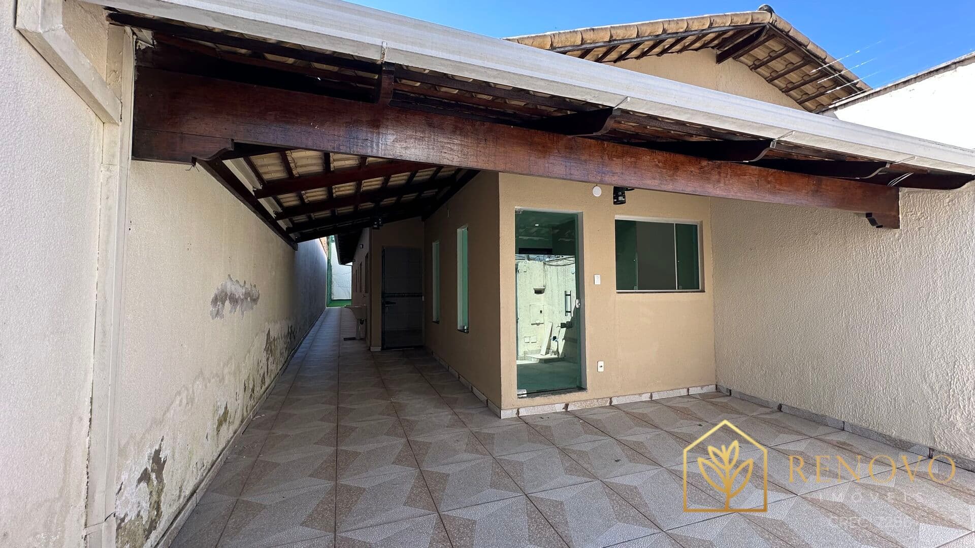 Casa Linear 03 quartos sendo um suíte e 02 vagas Bairro Europa Contagem/MG