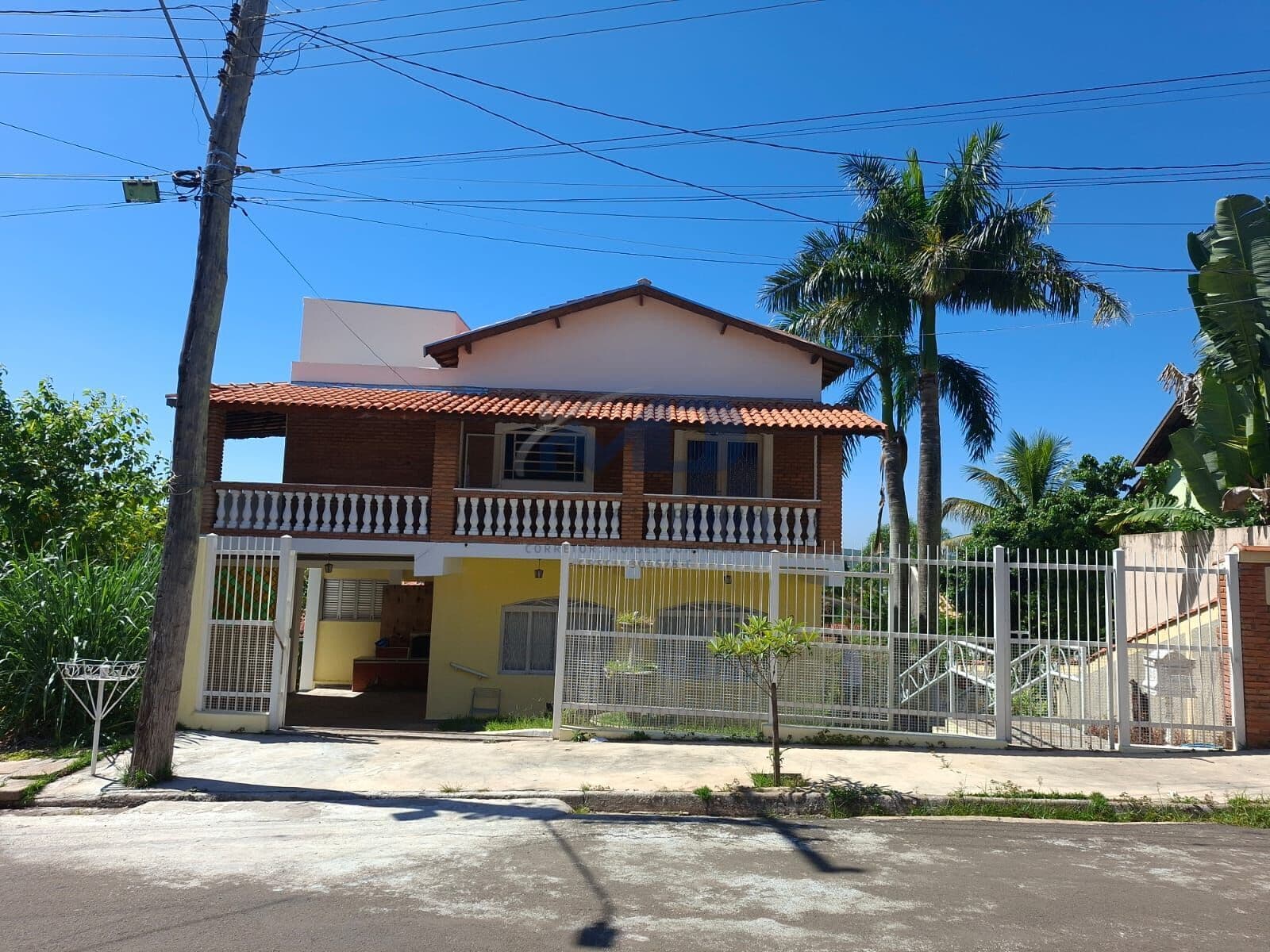 CASA NO CENTRO DE AGUAS DE SAO PEDRO