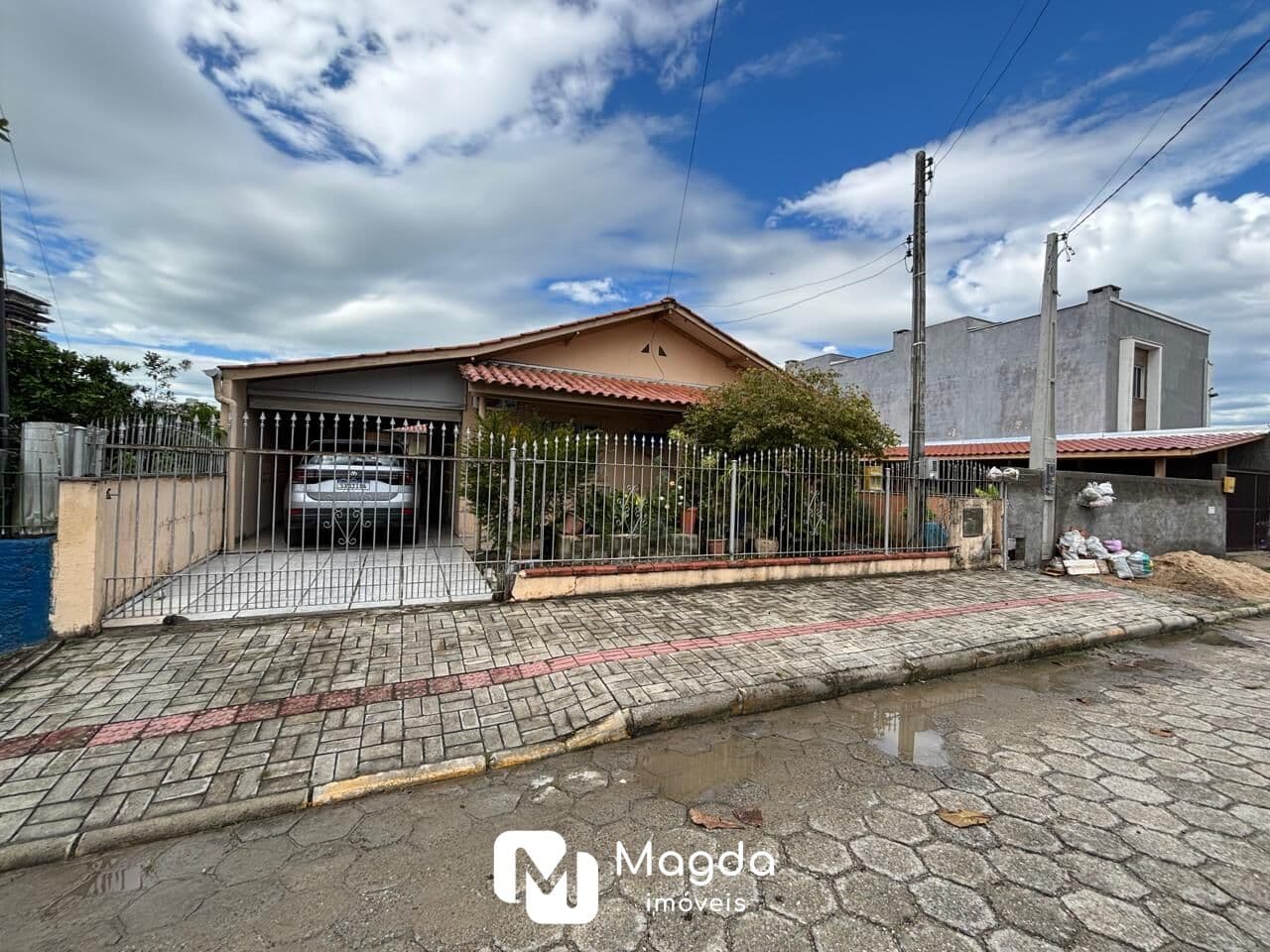 Casa no coração de Porto Belo — uma joia rara para quem sabe investir!