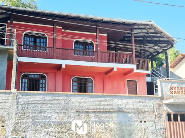 Casa de Alvenaria com Kitnet no Bairro Fortaleza.