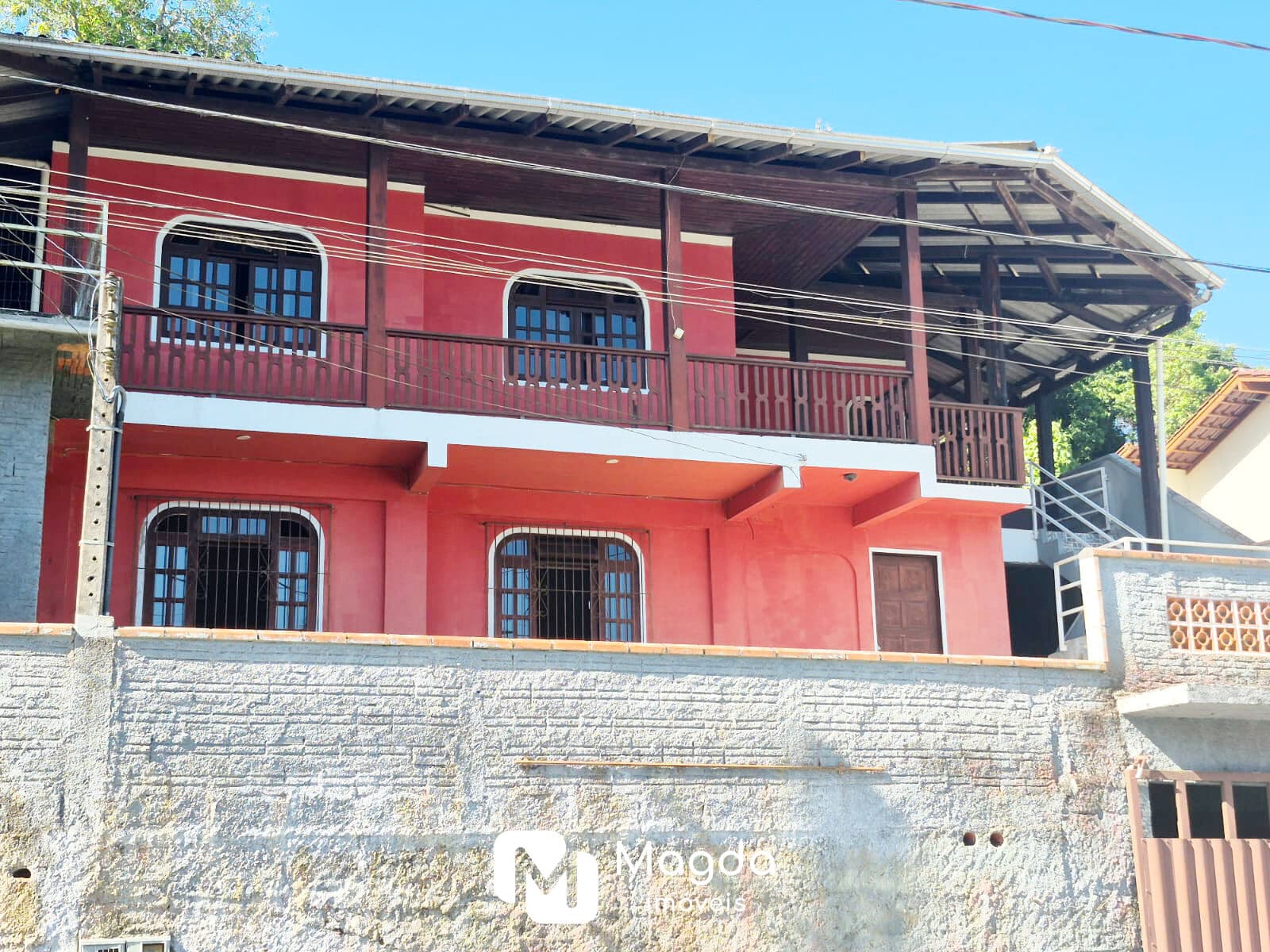 Casa de Alvenaria com Kitnet no Bairro Fortaleza.