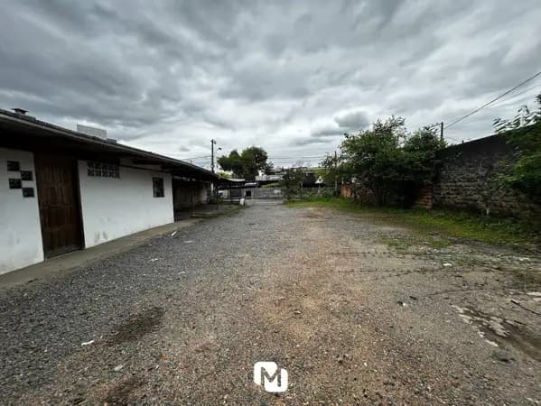 Venda de Terreno em Ponto Comercial Privilegiado, com 550m² em ZC2 , alto potencial construtivo – Itoupava Norte!