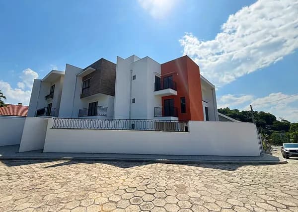 Casa Triplex de Alto Padrão à venda com 3 Dormitórios e 175m² no bairro Escola Agrícola em Blumenau