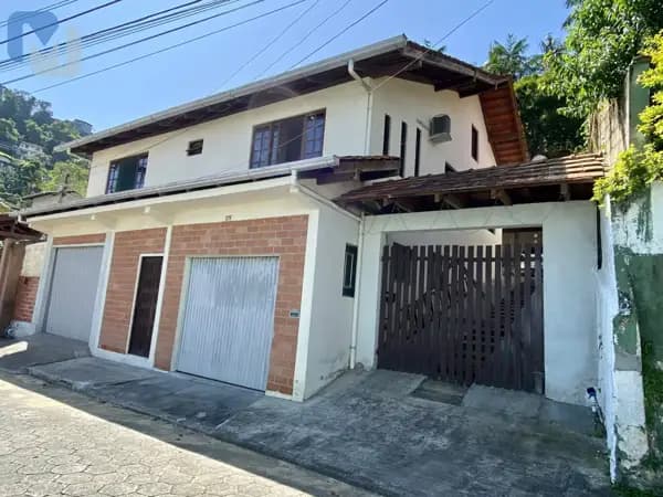 Ótima oportunidade de casa para quem buscas uma moradia com espaço para área comercial a menos de 900 m da Cooper da Vila Nova!
