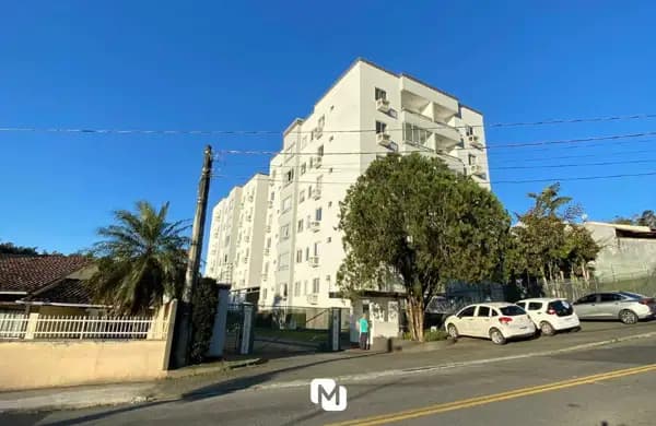Venda de Apartamento semimobiliado com 2 Dormitórios , sacada, elevador, churrasqueira e área de festas!
