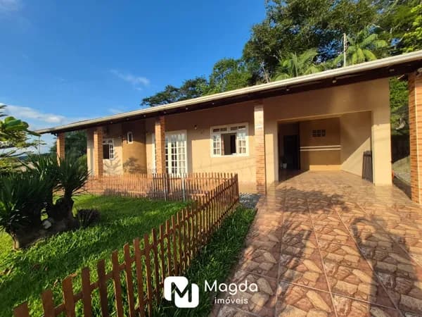 Casa com 3 dormitórios, 1 suíte à venda, 200m² por R$ 690.000,00 - Velha Central - Blumenau/SC