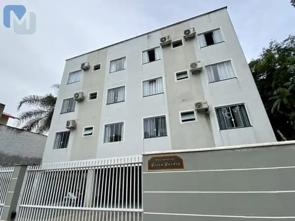 ÓTIMO APARTAMENTO SEMI MOBILIADO: no último andar, garagem coberta no pavimento térreo. Aceita financiamento bancário.