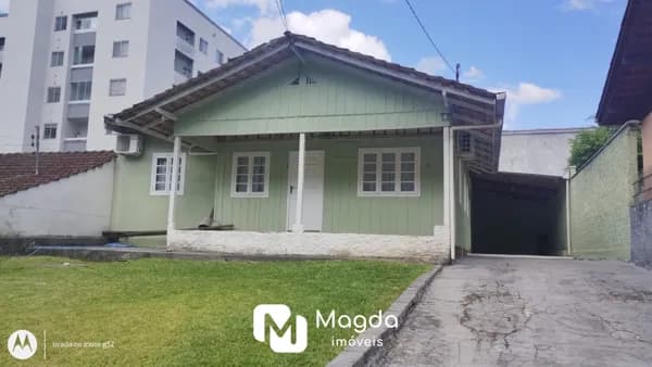 Casa Mista Averbada a venda em boa localização no Bairro Velha Central
