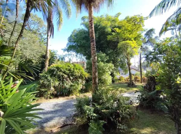 Excelente oportunidade!! Terreno com mais de 3.600m² no bairro Água Verde. Ideal para construção de sobrados de alto padrão. Venha conferir!