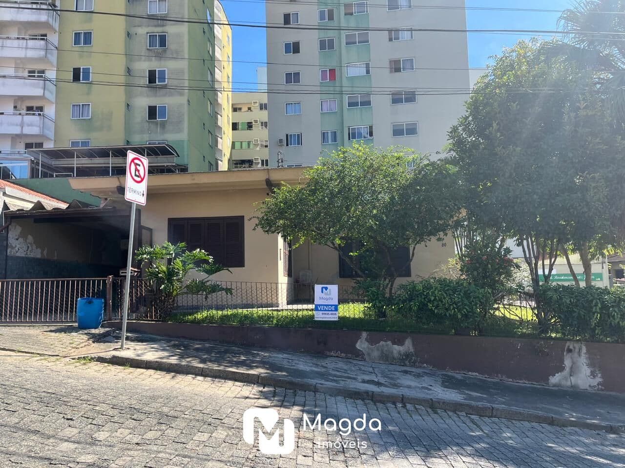 Casa disponível para venda ou permuta super bem localizada no bairro Itoupava Seca.
