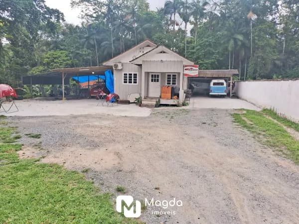 Terreno plano no Bairro Salto do Norte com 1.420m² de área.