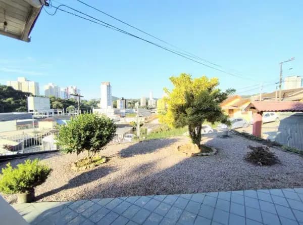 Excelente terreno com 497m², em localização privilegiada próximo a Vila Germânica, ideal para construção de imóvel alto padrão! Venha conferir!